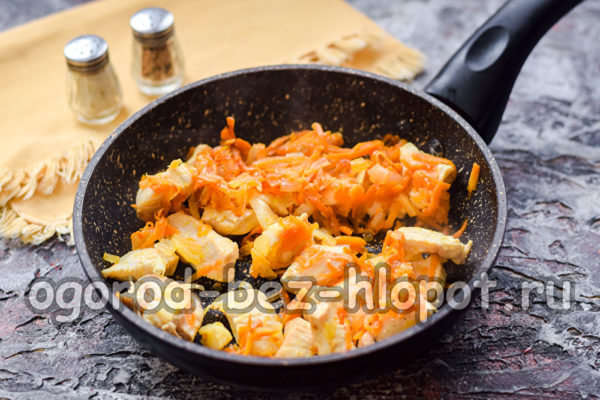fry onions, carrots and chicken
