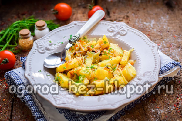 stewed cabbage with potatoes is ready