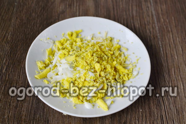 grate eggs