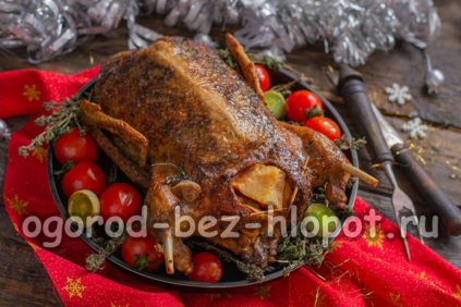 duck stuffed with sauerkraut