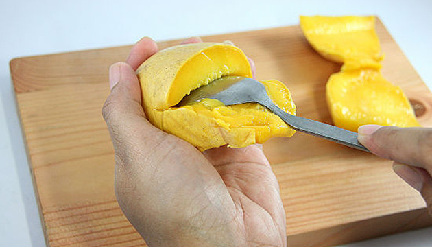 Vađenje Mango kosti