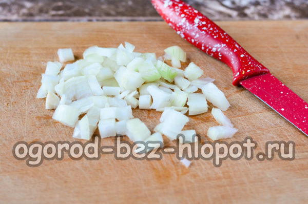 ogulite i nasjeckajte luk