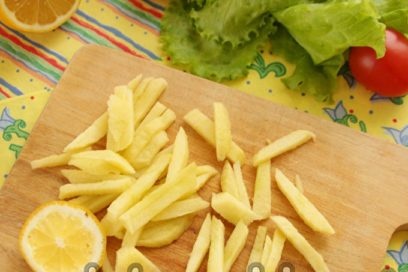 chop an apple, sprinkle with lemon juice