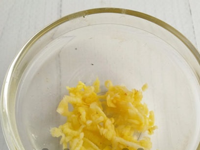 squeeze garlic