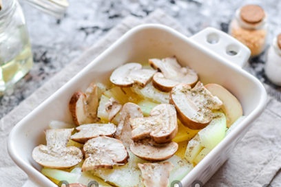 sprinkle a layer of champignons