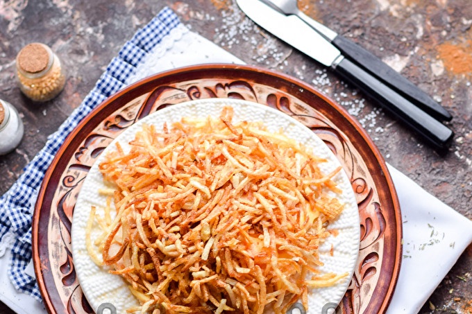 salata od mrava s krumpir slamkama