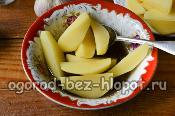 mix potatoes with dressing