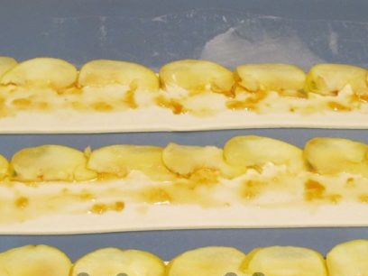 put apple slices
