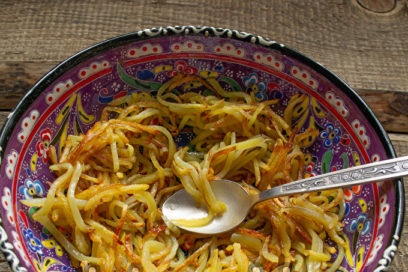 lay a layer of potatoes