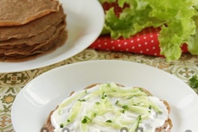 grease with mayonnaise and sour cream, put a cucumber