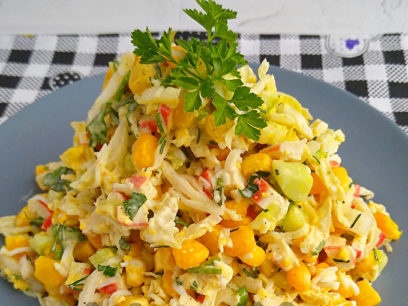 put the salad on a plate