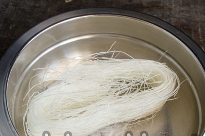 add boiling water to funchose