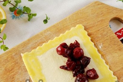 grease the edges with yolk