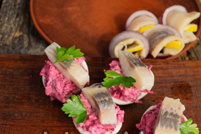 garnish with fish slices and herbs