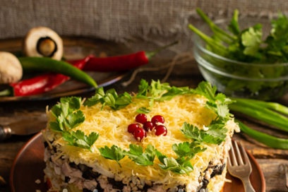 smoked chicken puff cake with prunes and mushrooms