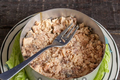 knead the fish with a fork, put in a ring