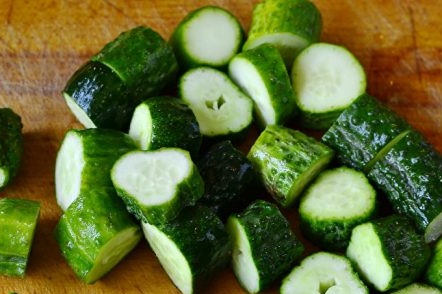 sliced ​​cucumbers
