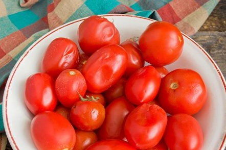 Tomatoes in a bowl