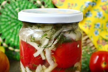 tomatoes for the winter with onions