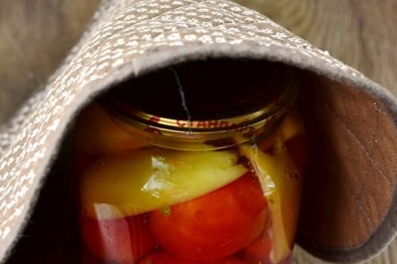 we twist the jar lids