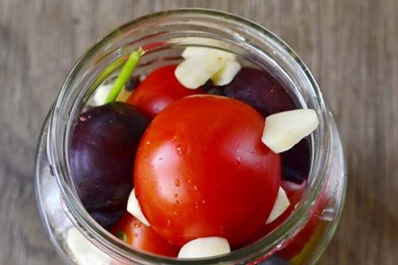 put garlic and pepper
