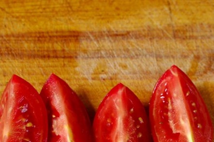 sliced tomatoes