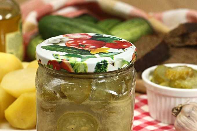Sliced cucumbers with mustard