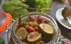 Cucumbers with currants