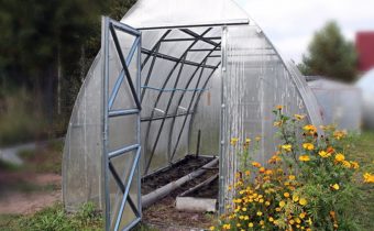 preparing the greenhouse for the winter