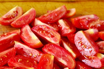 cut tomatoes into slices