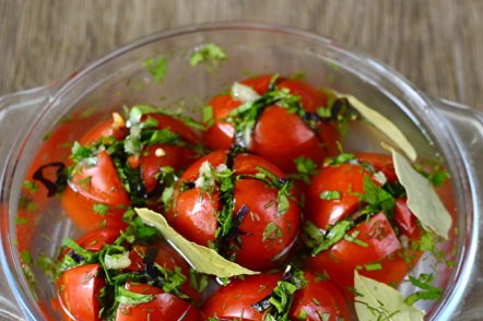 pour tomatoes pickle