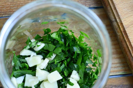 put some of the greenery in cans