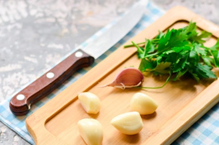 clean the garlic