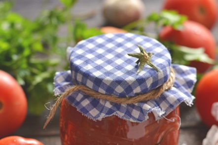 ready grated tomatoes with garlic