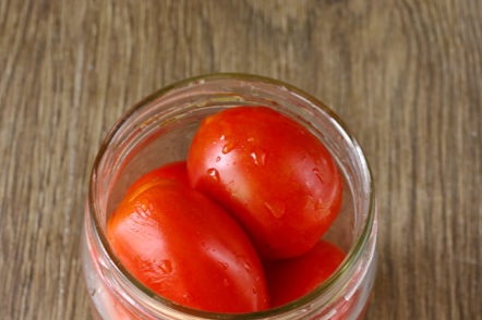 put the tomatoes in a jar