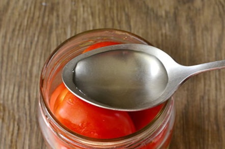 add vinegar to the jar