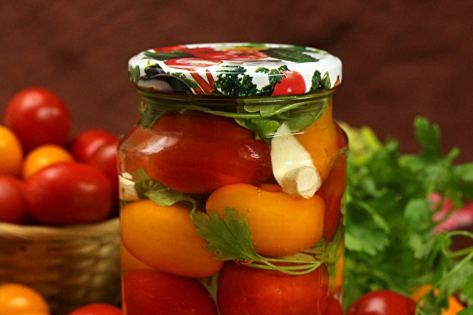 tomatoes with parsley
