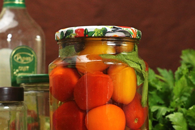 Tomatoes with celery