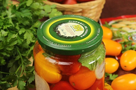 pickled tomatoes in jelly