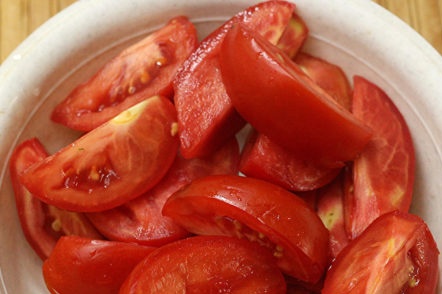 slice tomatoes