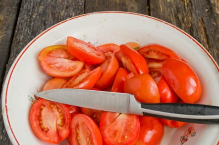 sliced tomatoes