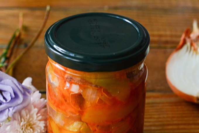 Lecho of green tomatoes
