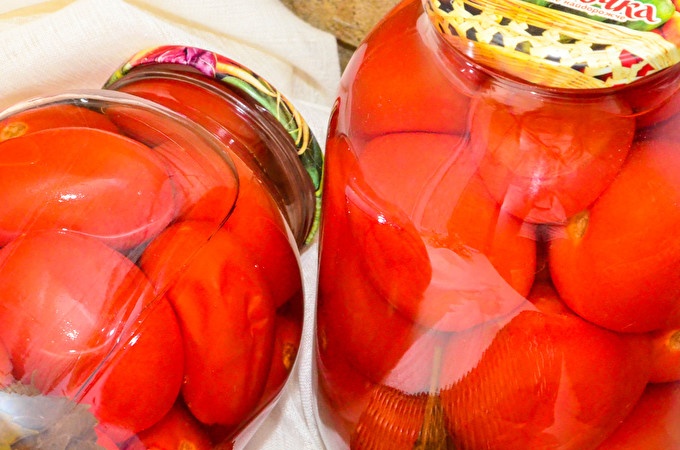 tomatoes with basil