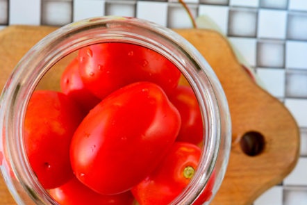 put tomatoes in a jar
