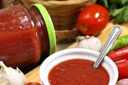 sauce of tomatoes and basil