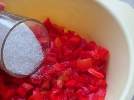 add sugar to lecho