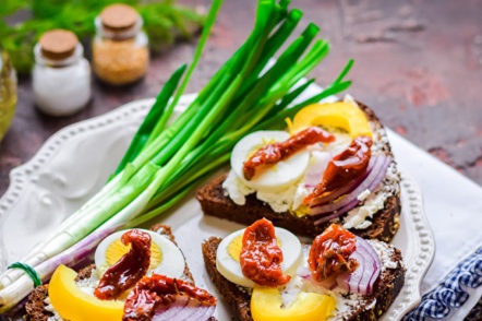 put dried tomatoes