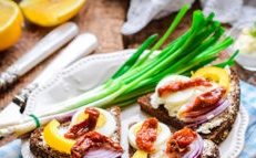 Sandwiches with dried tomatoes
