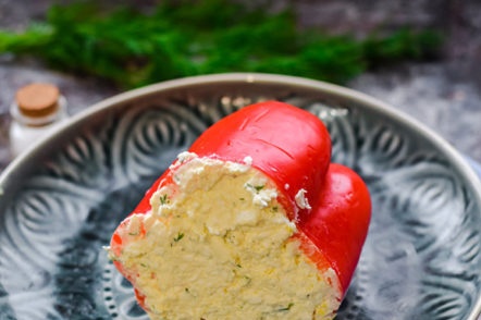 fill the pepper with the mixture