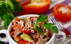 Salata s govedinom i rajčicama